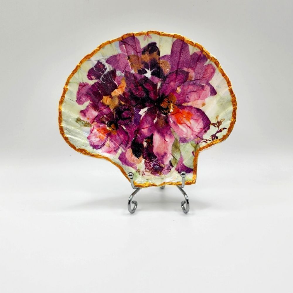 Decoupage Scalloped shell purple flowers